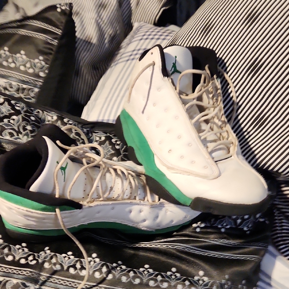 Jordan White and Green Sneakers - Picture 4 of 8
